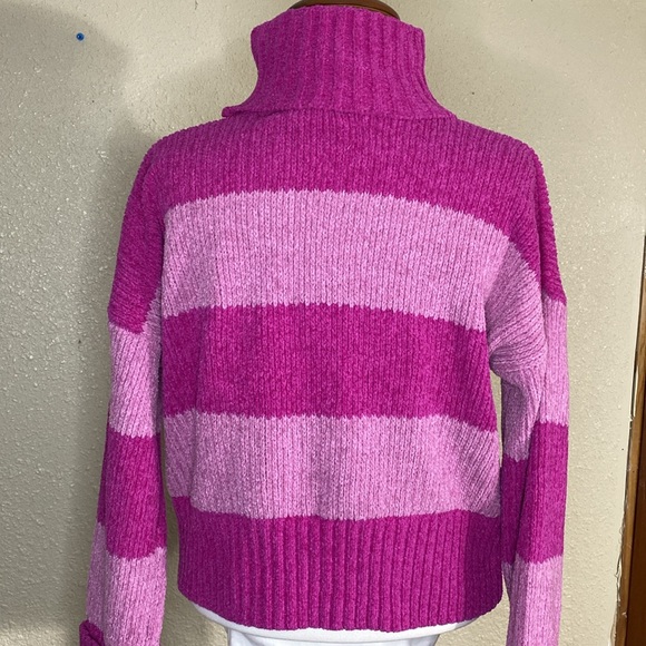 Pink Rose Turtleneck Cropped Sweater NWOT Size M - Picture 7 of 10